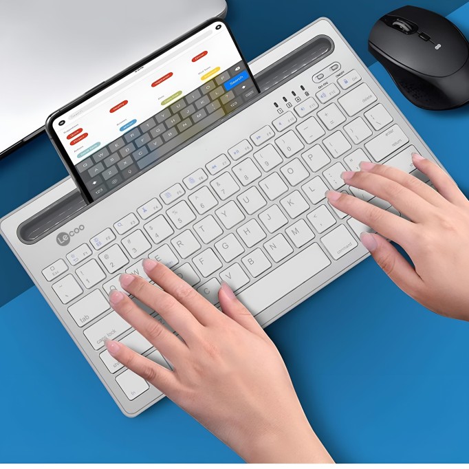 Lenovo Lecoo BK100 Çoklu Cihaz Özellikli Şarj Edilebilir Kablosuz Bluetooth Klavye Beyaz Lenovo Lecoo BK100 Çoklu Cihaz Özellikli Şarj Edilebilir Kablosuz Bluetooth Klavye Beyaz
