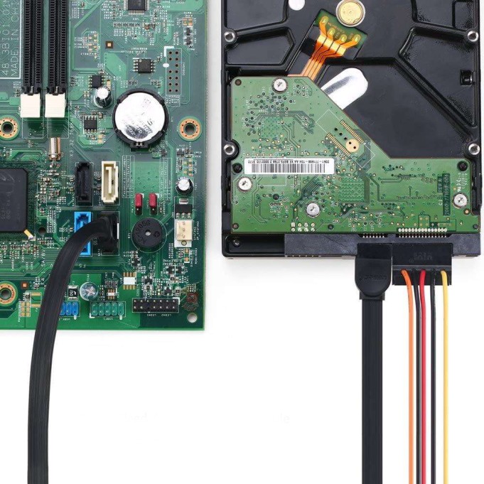 Ugreen SATA 3 Disk Kablosu 90 Derece Kilit Mekanizmalı